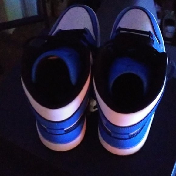 Air Jordan 1 mid se signal blie *size 10*